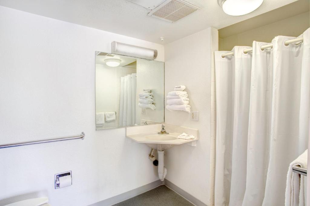 Room image 3